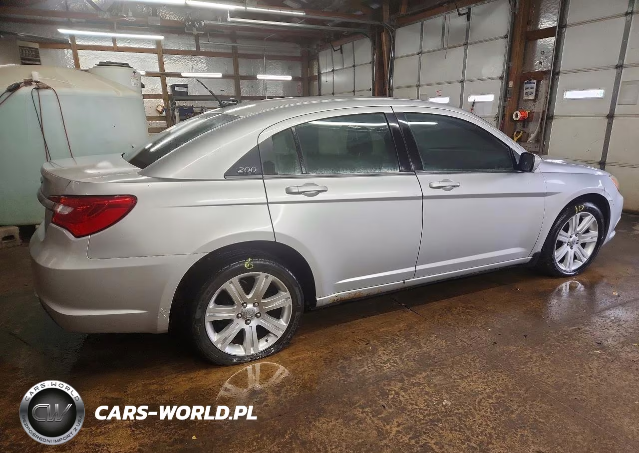 2011 Chrysler 200 Touring VIN:1C3BC1FB6BN562364 - 3