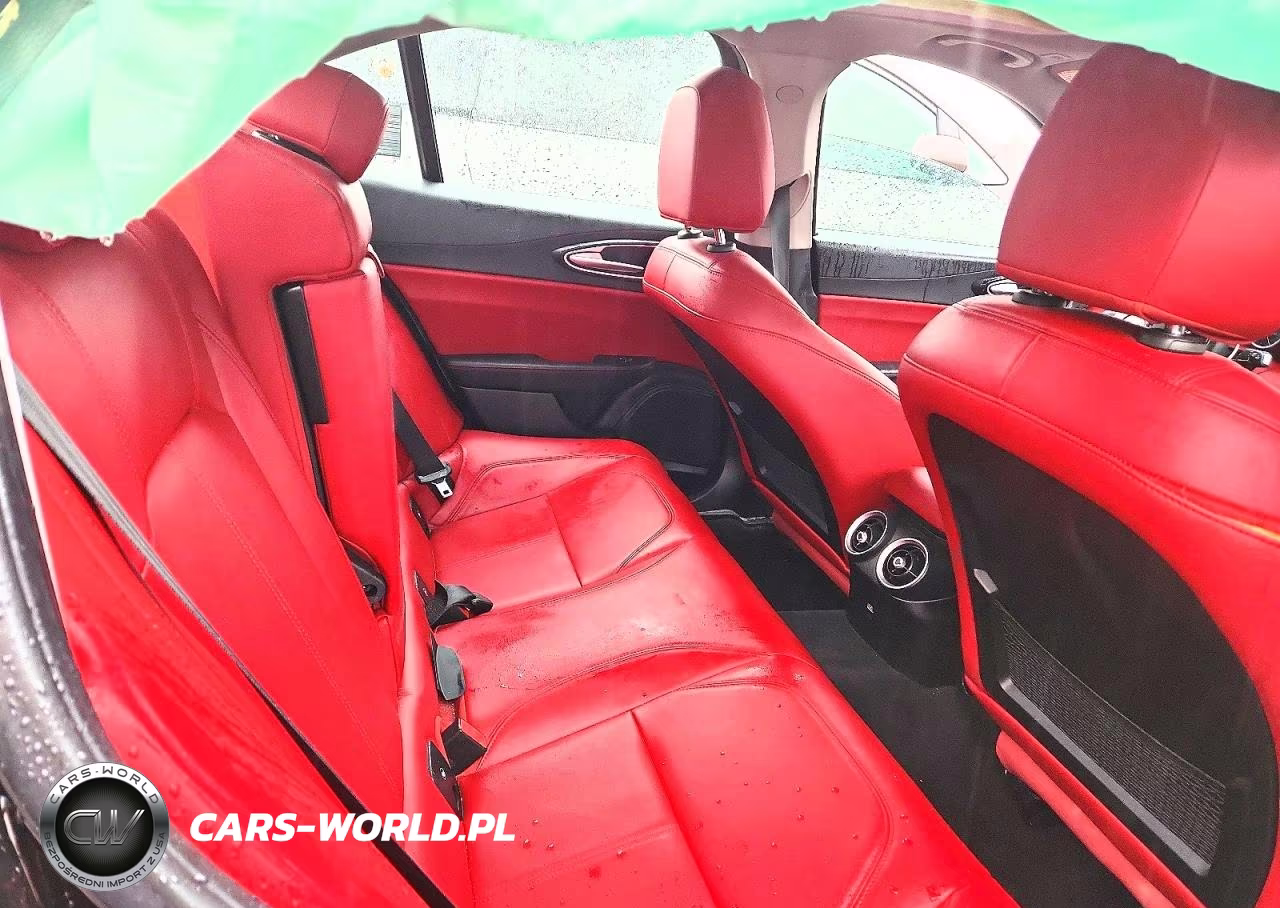 2017 Alfa Romeo Giulia Q4 VIN:ZARFAEDN0H7551127 - 10