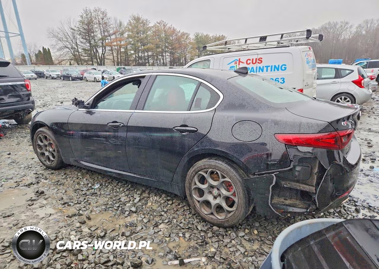2017 Alfa Romeo Giulia Q4 VIN:ZARFAEDN0H7551127 - 2