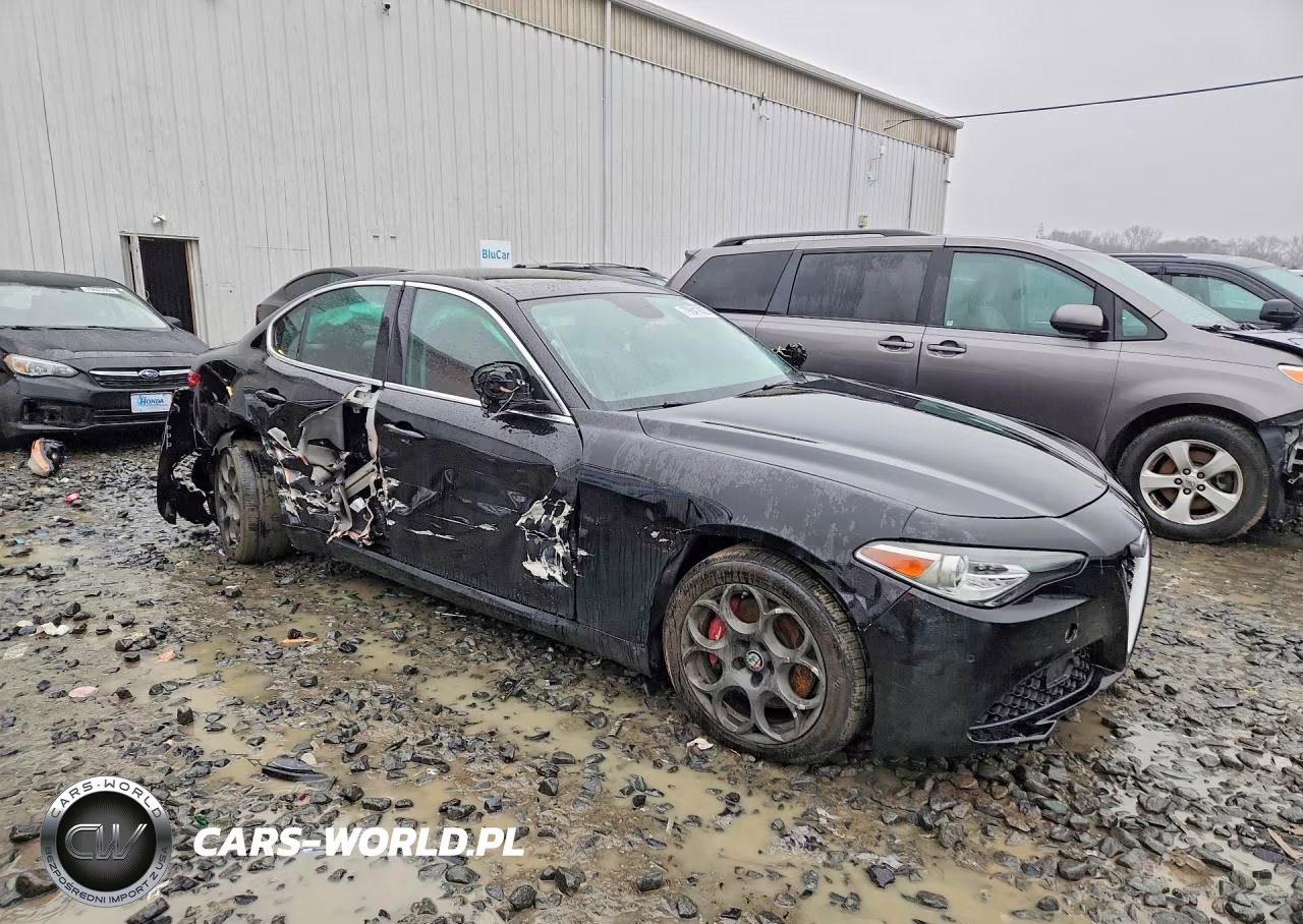 2017 Alfa Romeo Giulia Q4 VIN:ZARFAEDN0H7551127 - 4