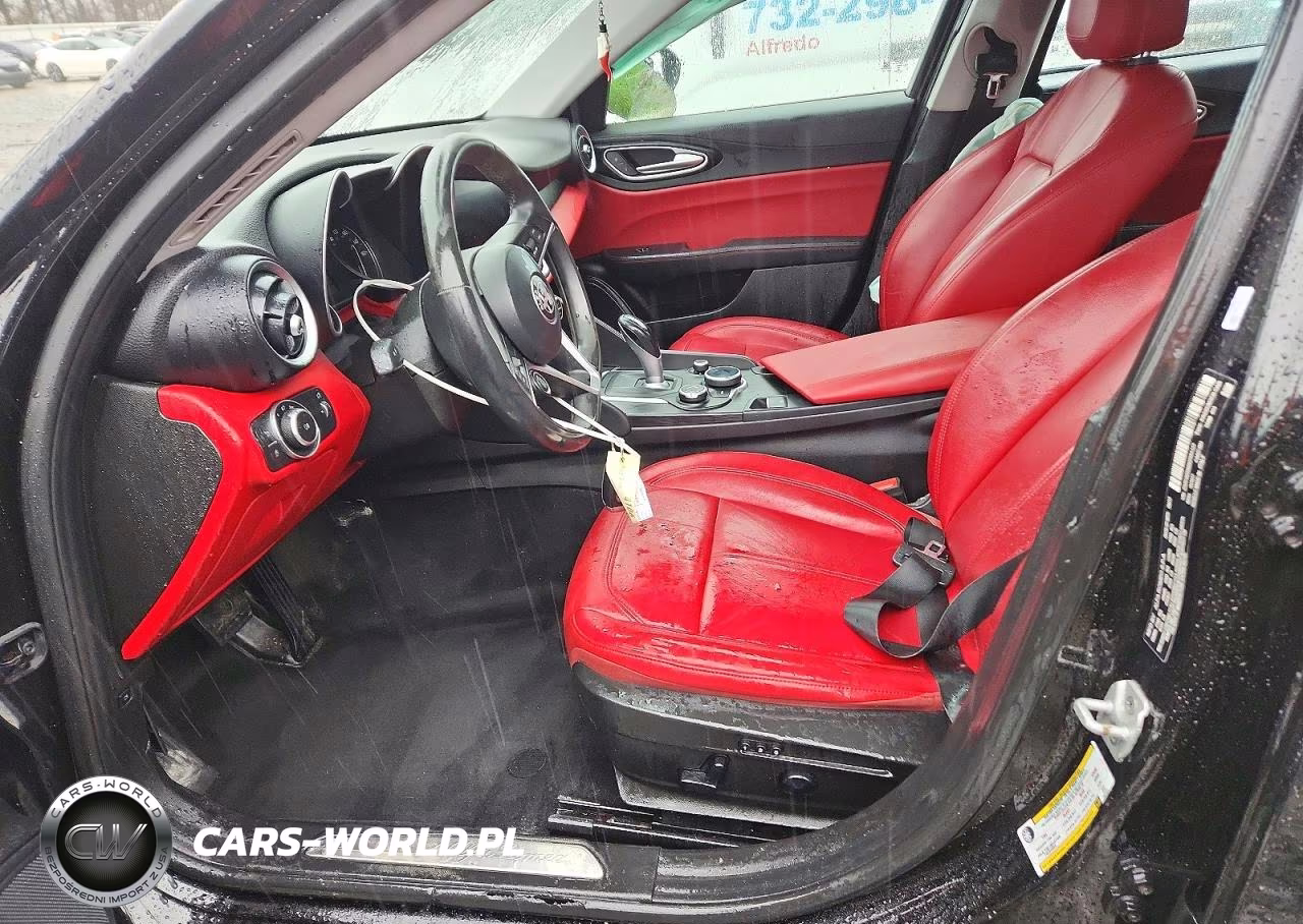 2017 Alfa Romeo Giulia Q4 VIN:ZARFAEDN0H7551127 - 7