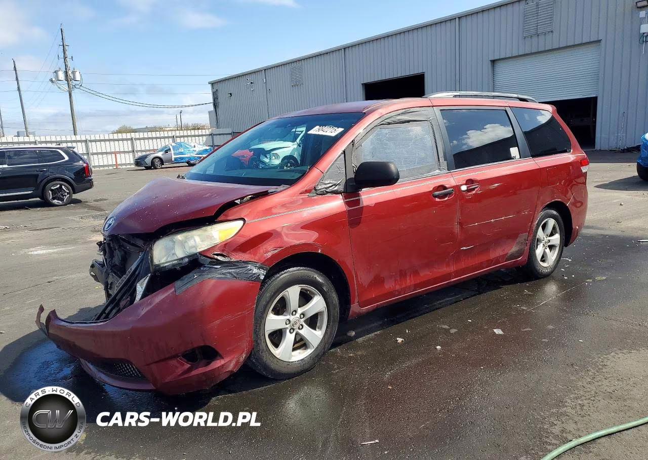 2011 Toyota Sienna Le 8-Passenger