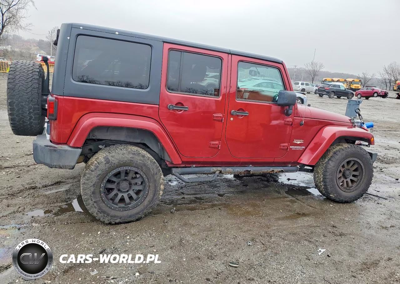 2013 Jeep Wrangler Unlimited Sahara VIN:1C4HJWEGXDL590723 - 3