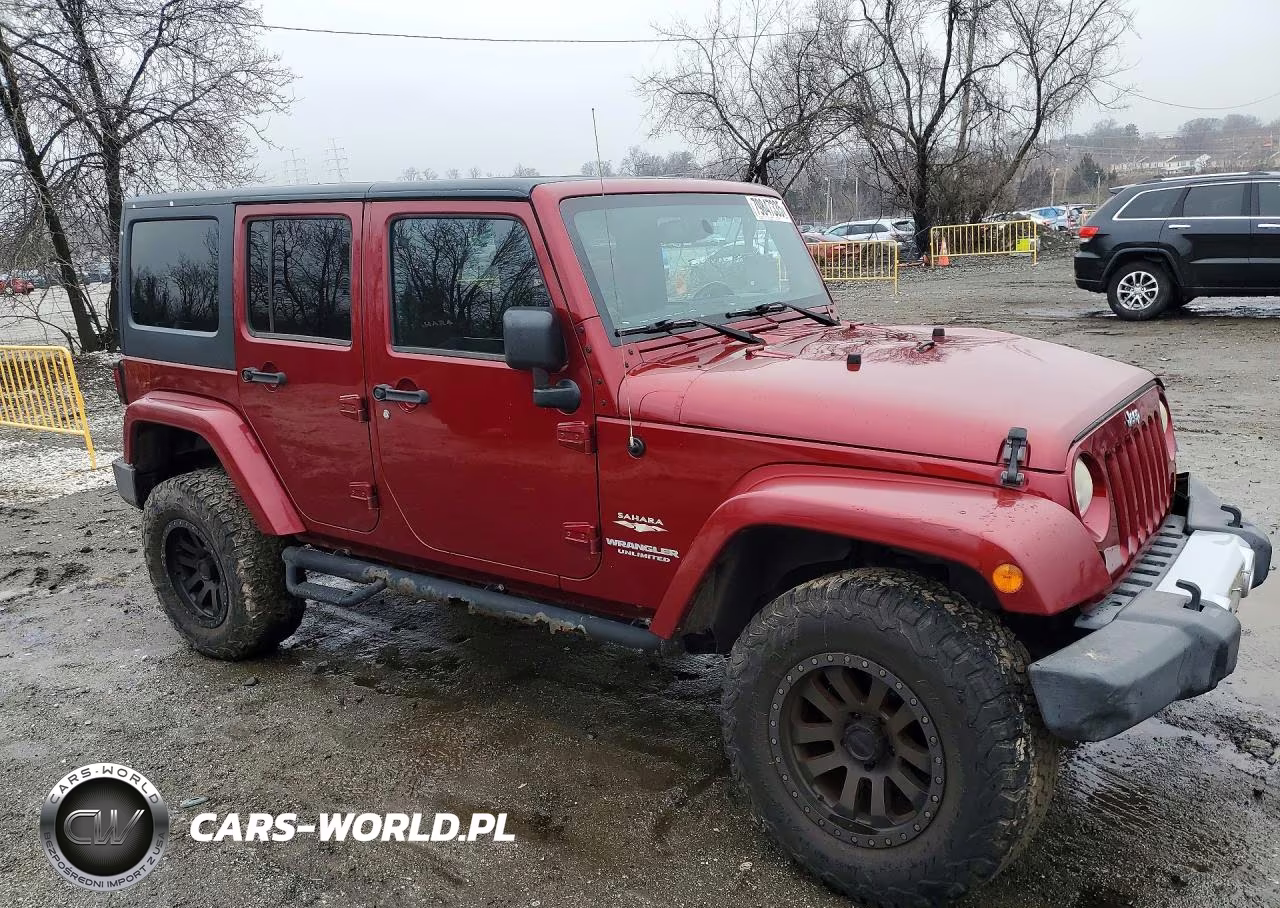 2013 Jeep Wrangler Unlimited Sahara VIN:1C4HJWEGXDL590723 - 4