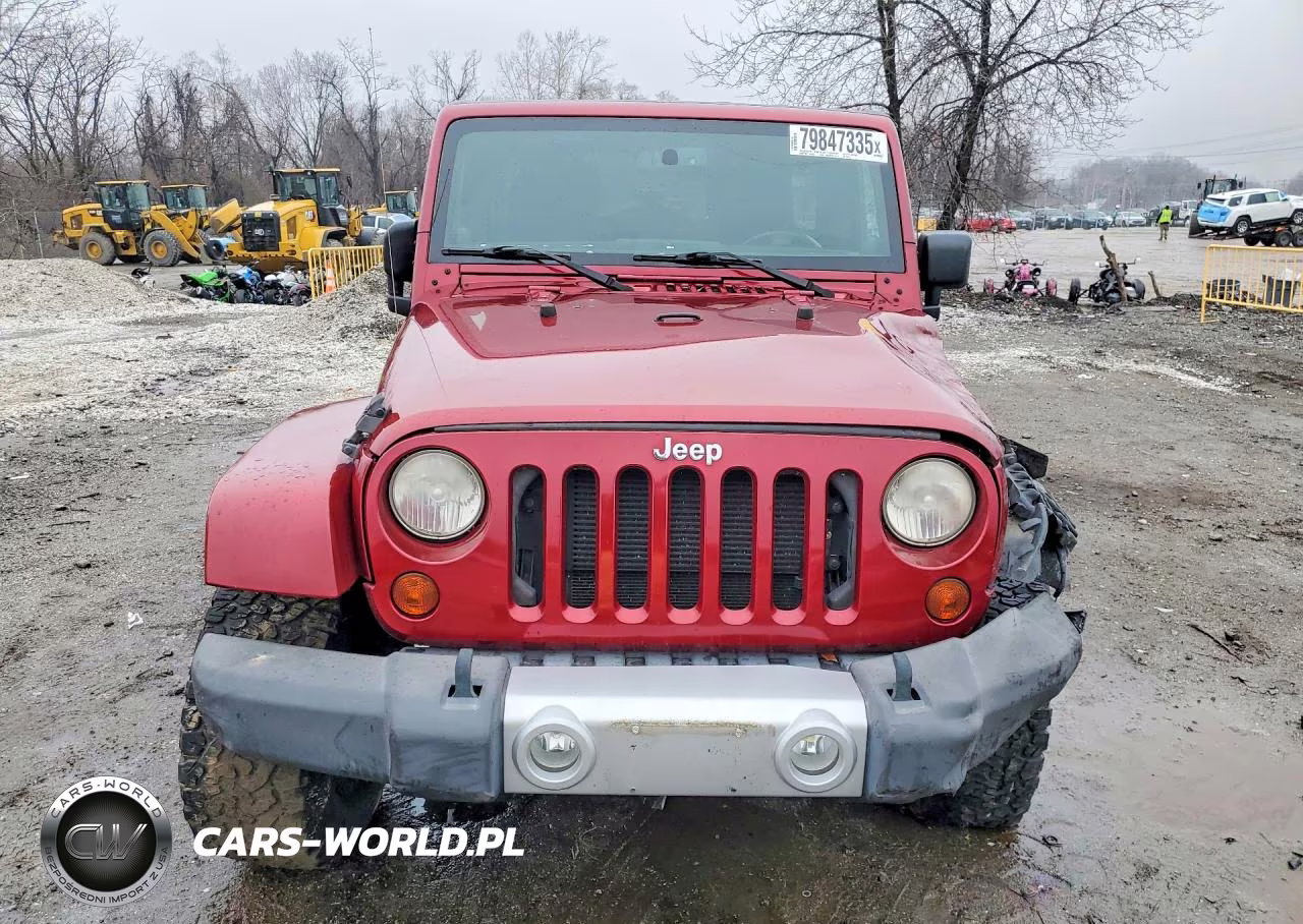 2013 Jeep Wrangler Unlimited Sahara VIN:1C4HJWEGXDL590723 - 5