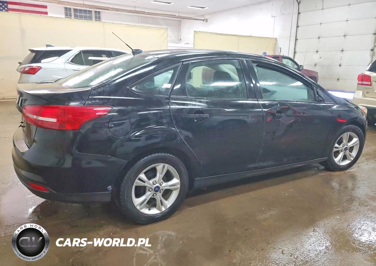 2017 Ford Focus Se VIN:1FADP3F22HL295206 - 3