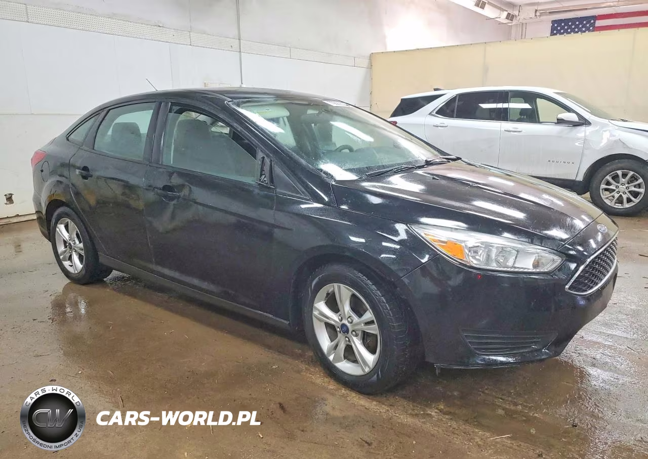 2017 Ford Focus Se VIN:1FADP3F22HL295206 - 4