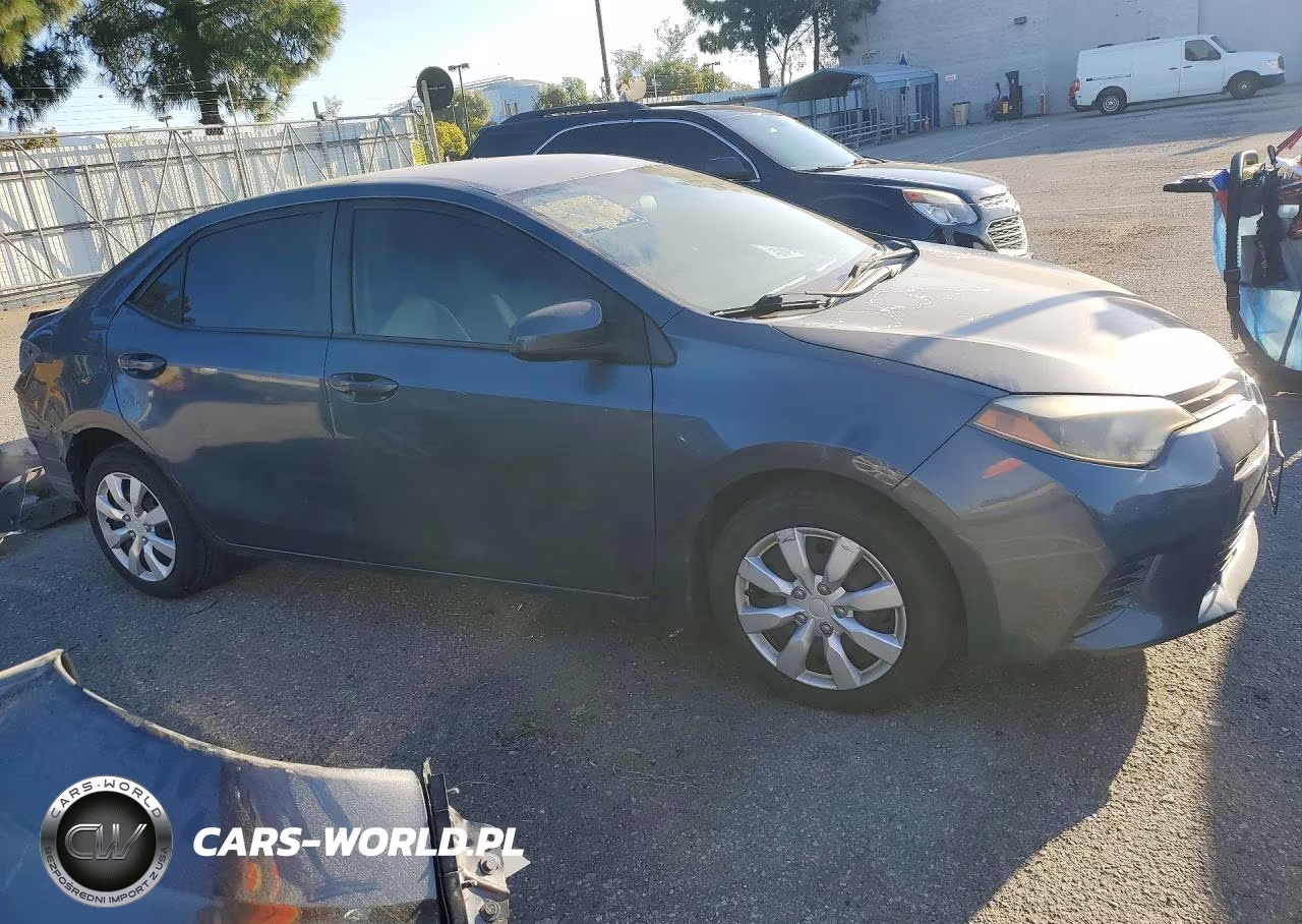 2015 Toyota Corolla Le VIN:5YFBURHE4FP352739 - 4
