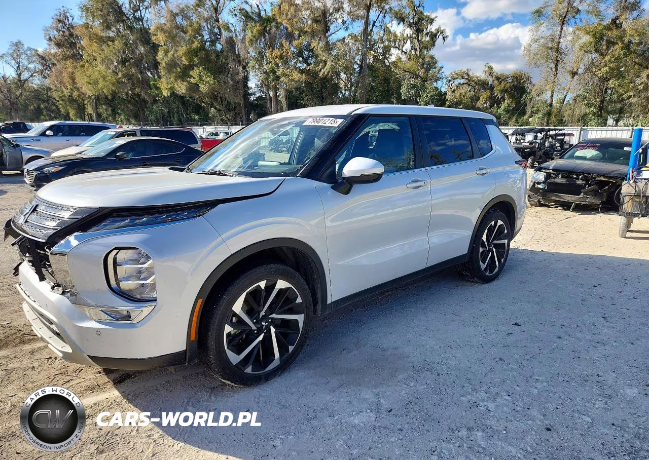2023 Mitsubishi Outlander Se