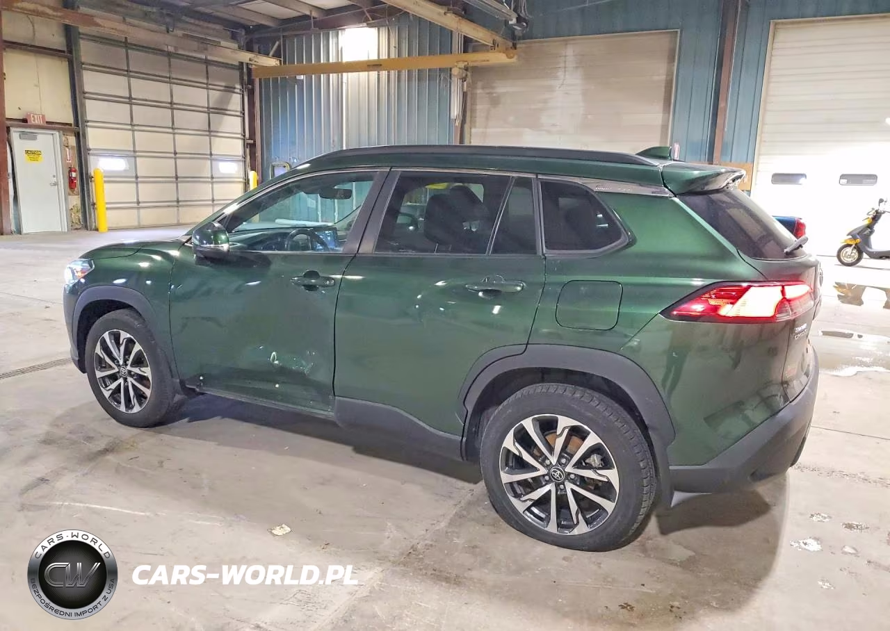 2022 Toyota Corolla Cross Xle VIN:7MUDAABG1NV005832 - 2
