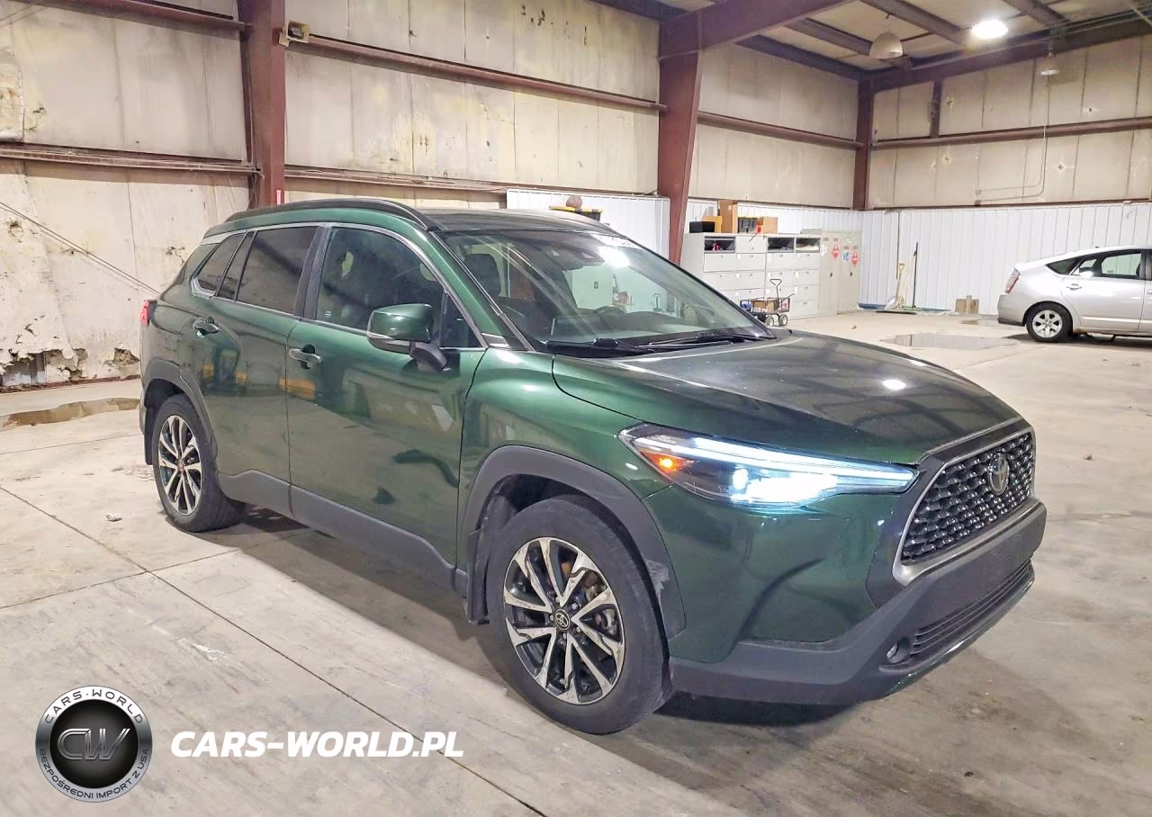 2022 Toyota Corolla Cross Xle VIN:7MUDAABG1NV005832 - 4
