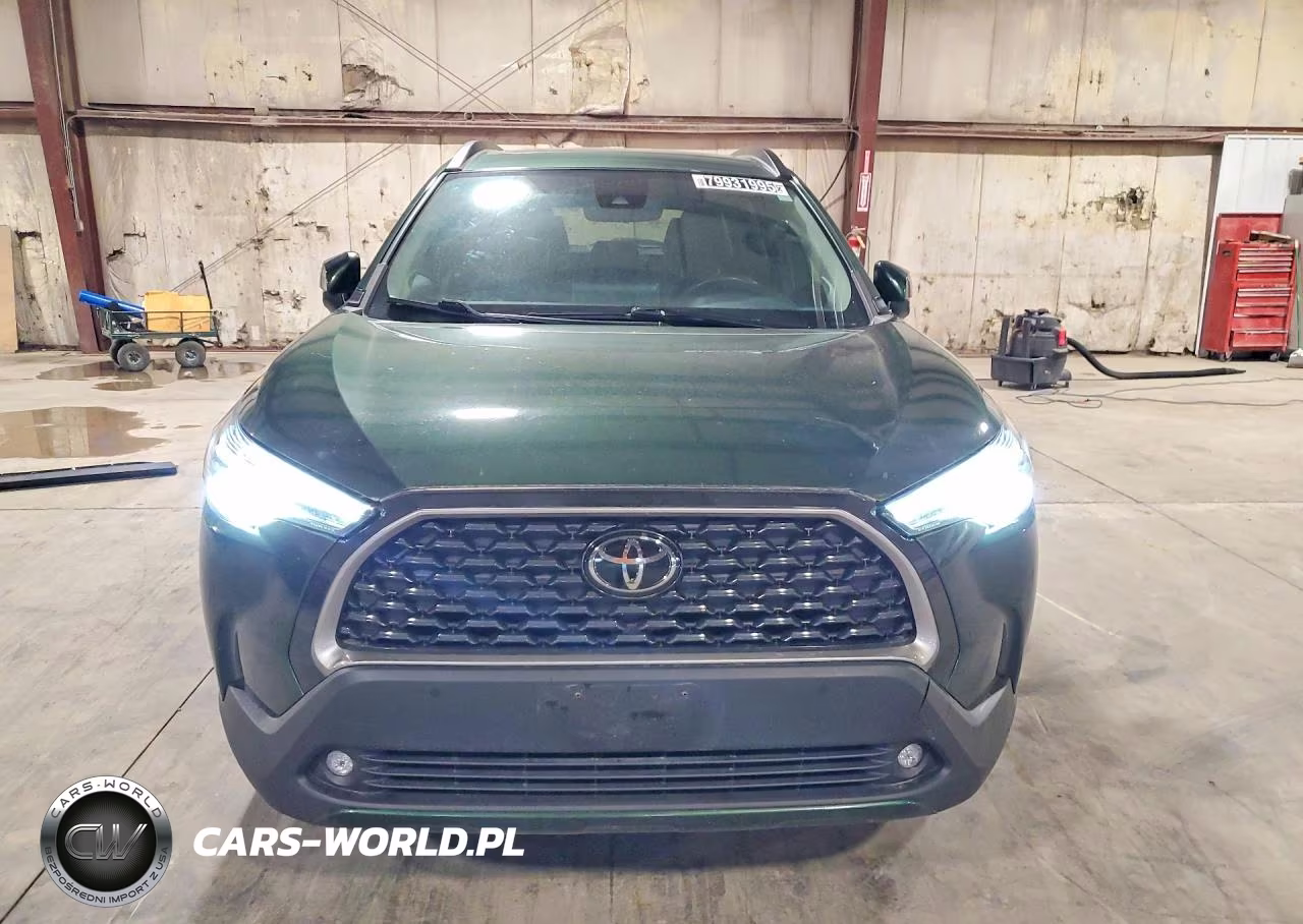 2022 Toyota Corolla Cross Xle VIN:7MUDAABG1NV005832 - 5