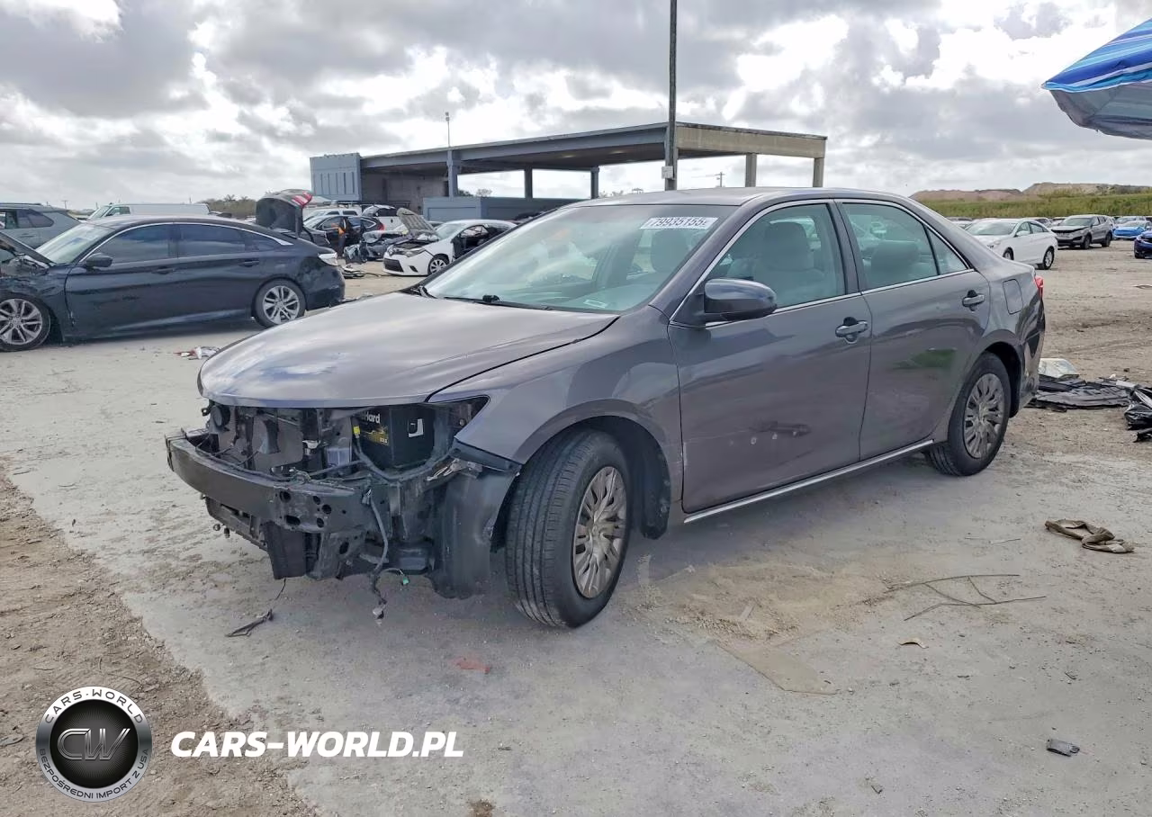2014 Toyota Camry Le – zdjęcie 1 z 13
