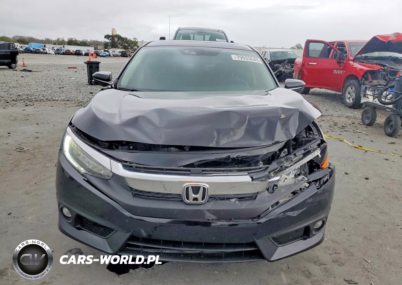 2018 Honda Civic Touring VIN:JHMFC1F90JX005896 - 5