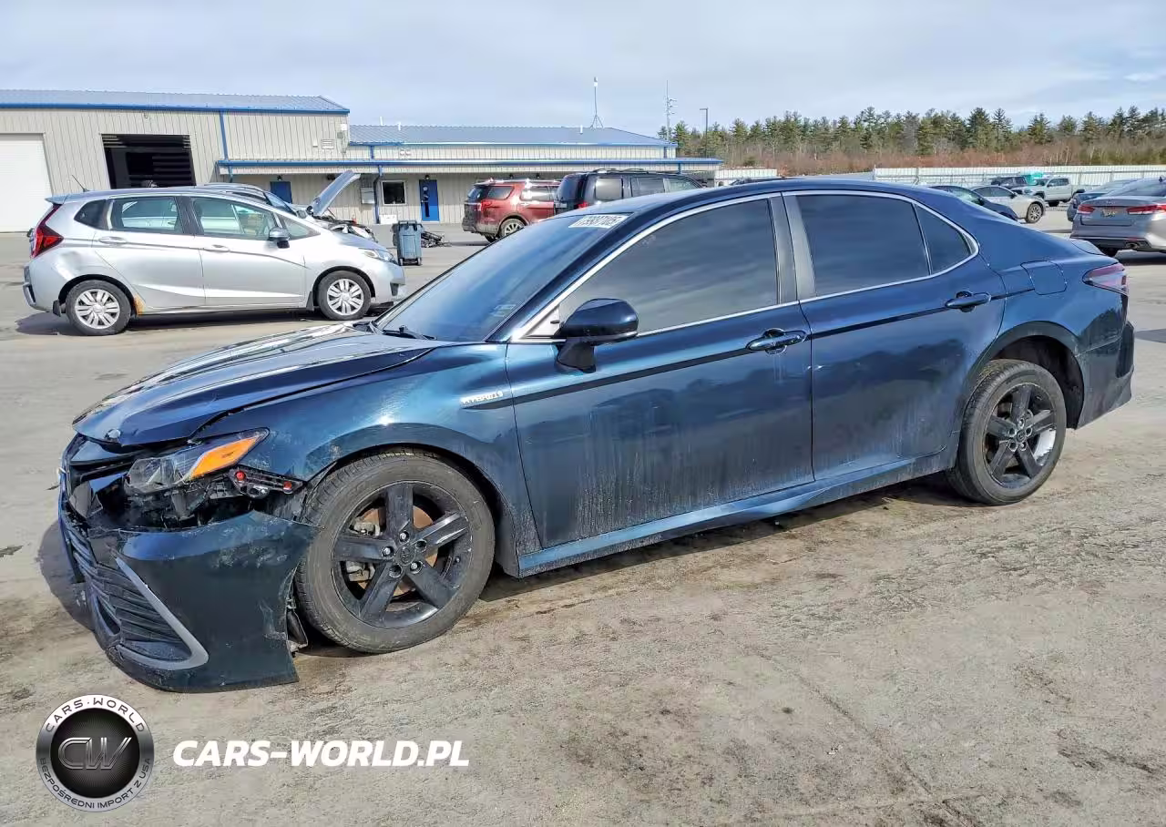 2021 Toyota Camry Hybrid Le