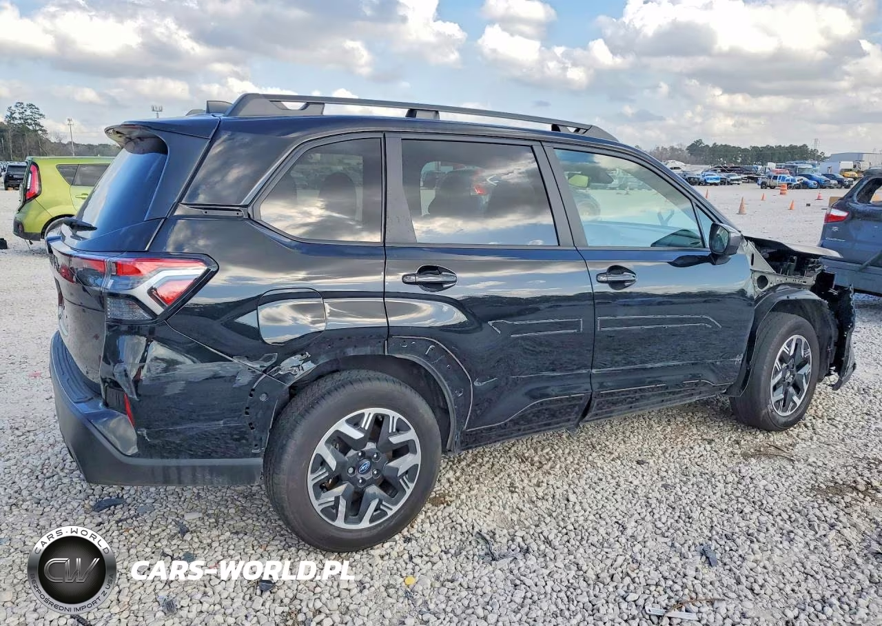 2025 Subaru Forester Premium VIN:JF2SLDDCXSH516125 - 3