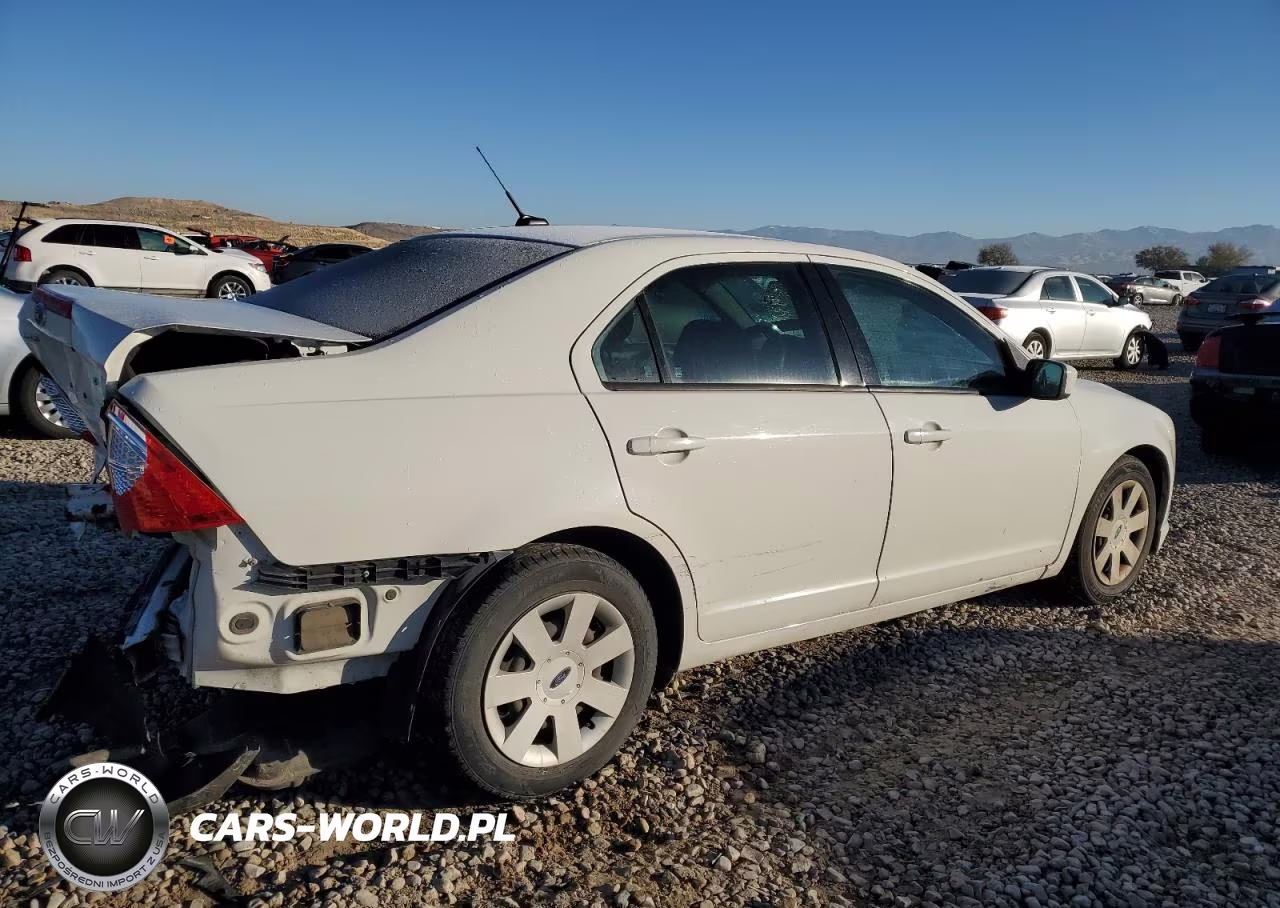 2011 Ford Fusion S VIN:3FAHP0GA9BR239925 - 3