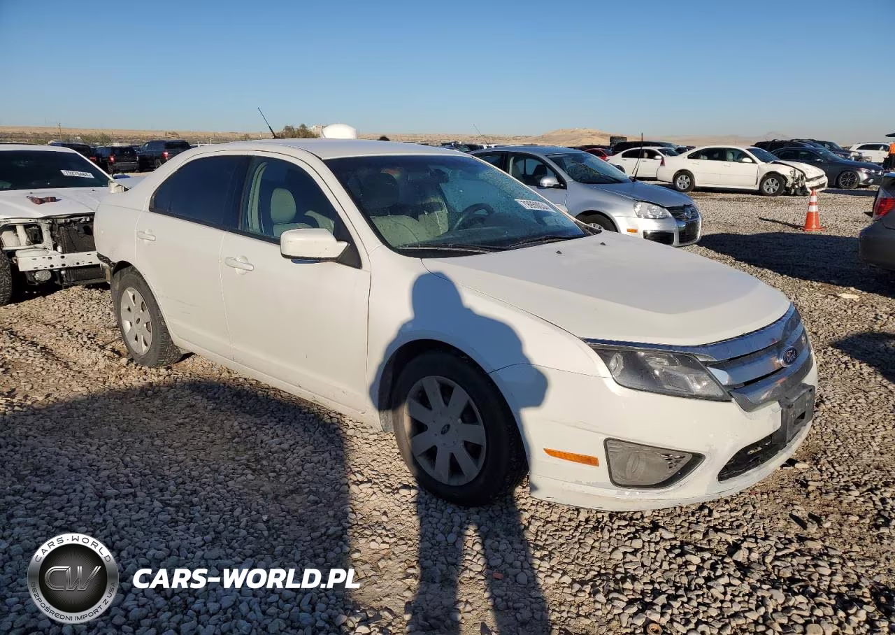 2011 Ford Fusion S VIN:3FAHP0GA9BR239925 - 4