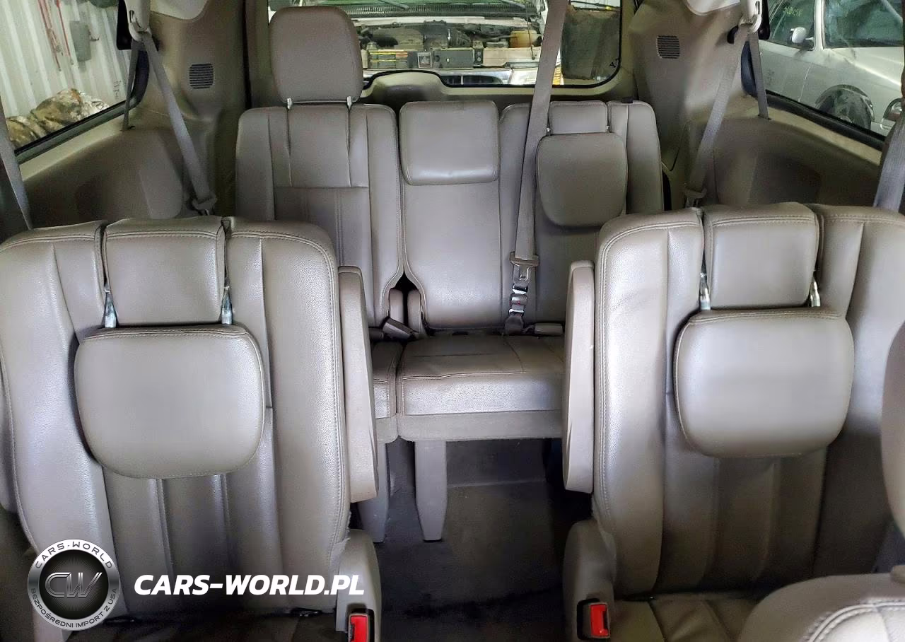 2013 Chrysler Town & Country Touring VIN:2C4RC1BG2DR603851 - 10