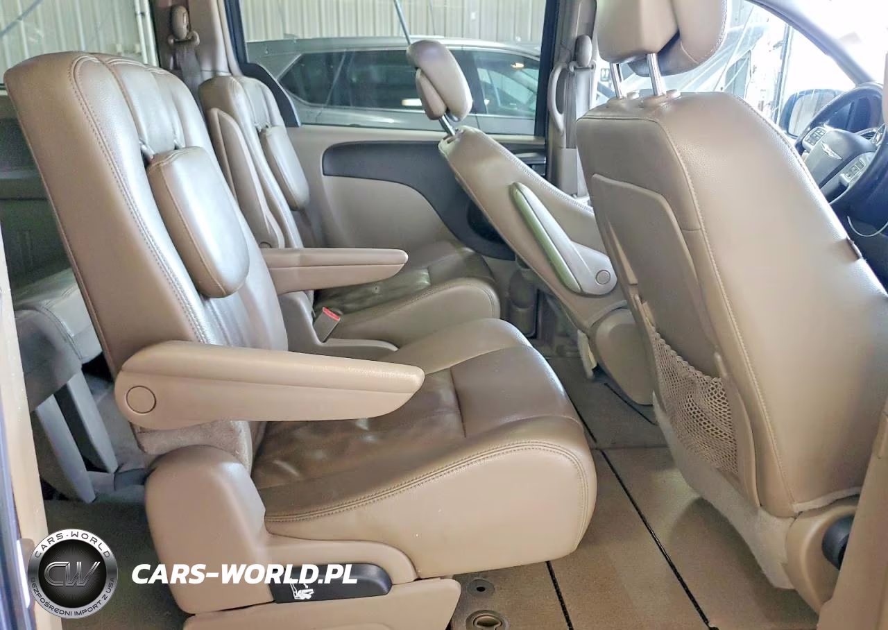 2013 Chrysler Town & Country Touring VIN:2C4RC1BG2DR603851 - 11