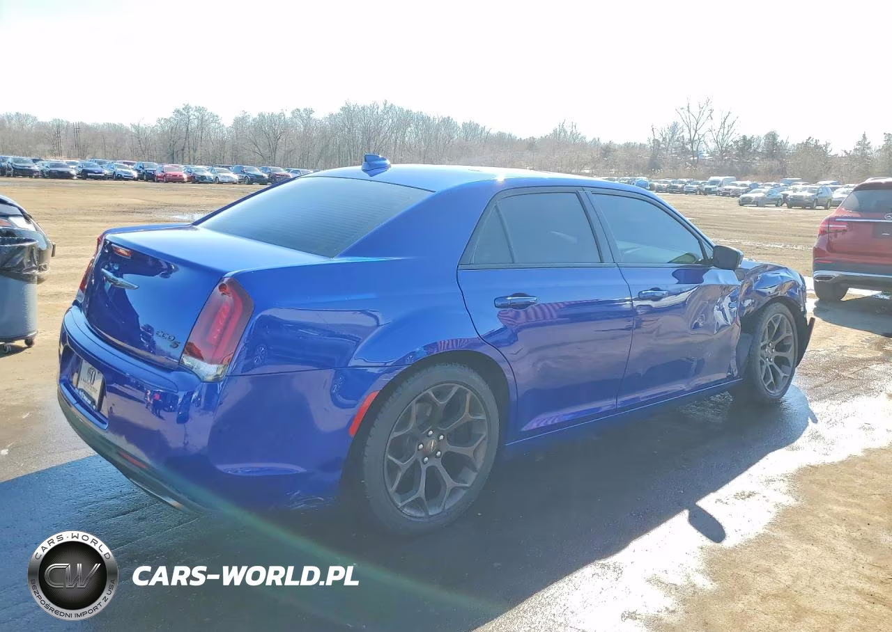 2019 Chrysler 300 S VIN:2C3CCABG4KH733224 - 3