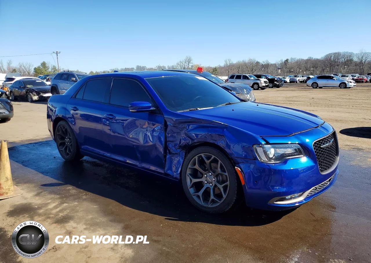 2019 Chrysler 300 S VIN:2C3CCABG4KH733224 - 4