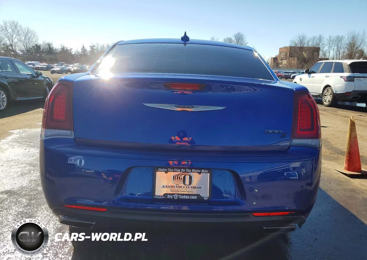 2019 Chrysler 300 S VIN:2C3CCABG4KH733224 - 6