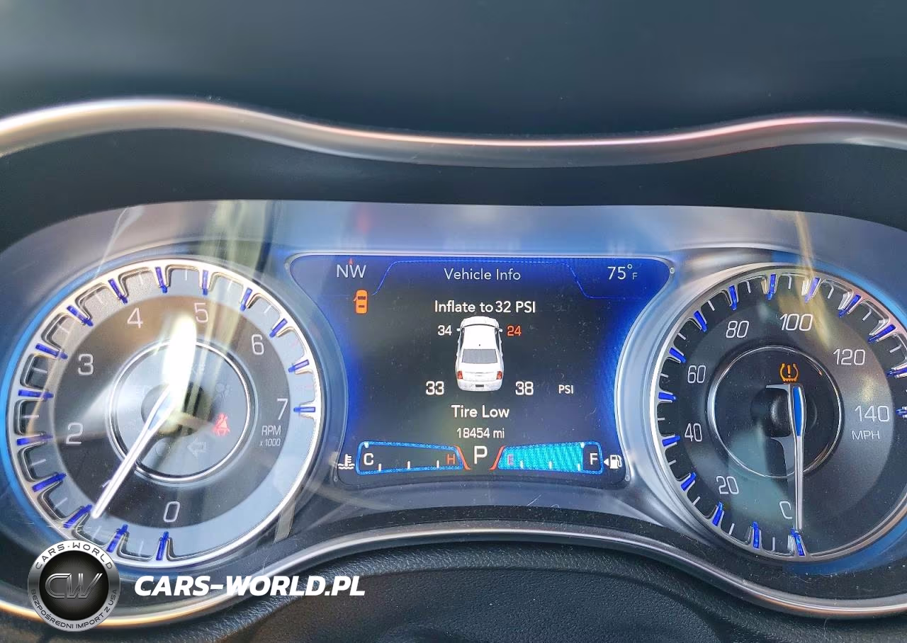 2019 Chrysler 300 S VIN:2C3CCABG4KH733224 - 9