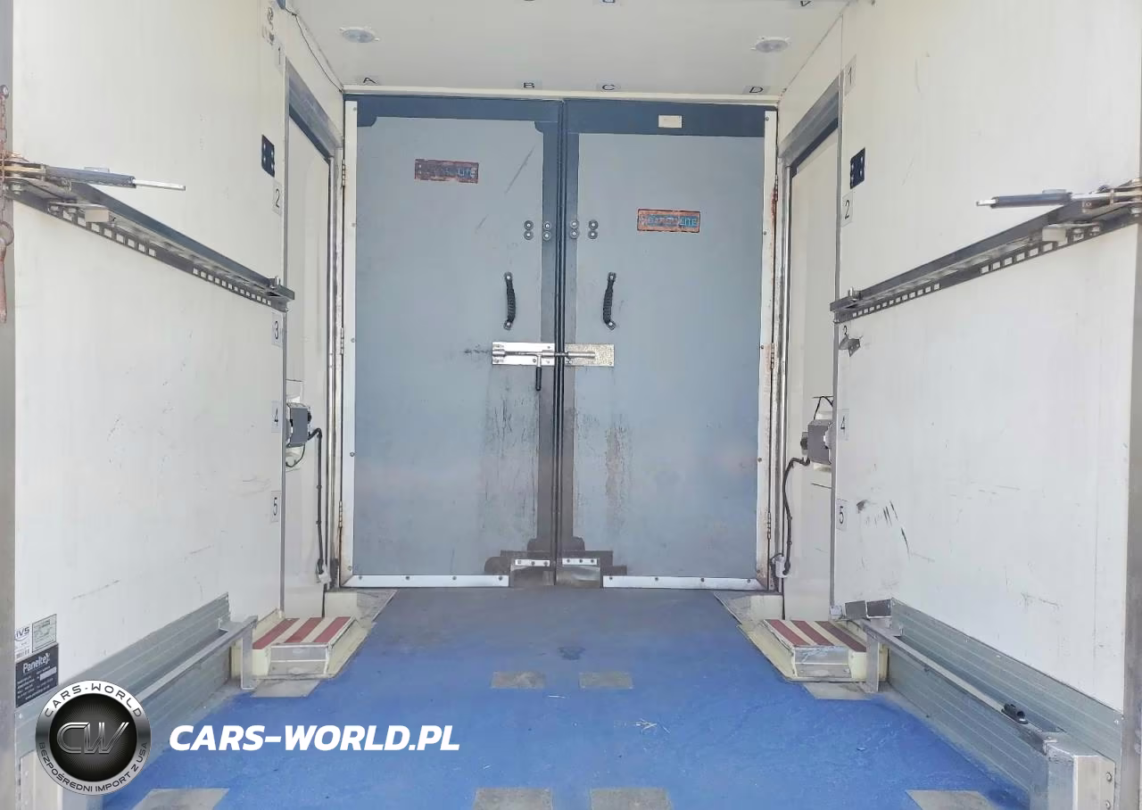 2020 Ford Transit Delivery Truck VIN:1FDBW5Z86LKB24937 - 10