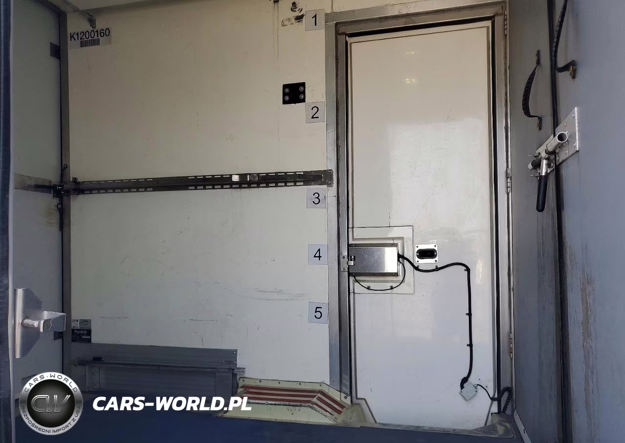 2020 Ford Transit Delivery Truck VIN:1FDBW5Z86LKB24937 - 11