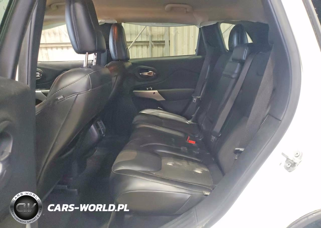 2018 Jeep Cherokee Latitude Plus VIN:1C4PJLLX7JD556628 - 10