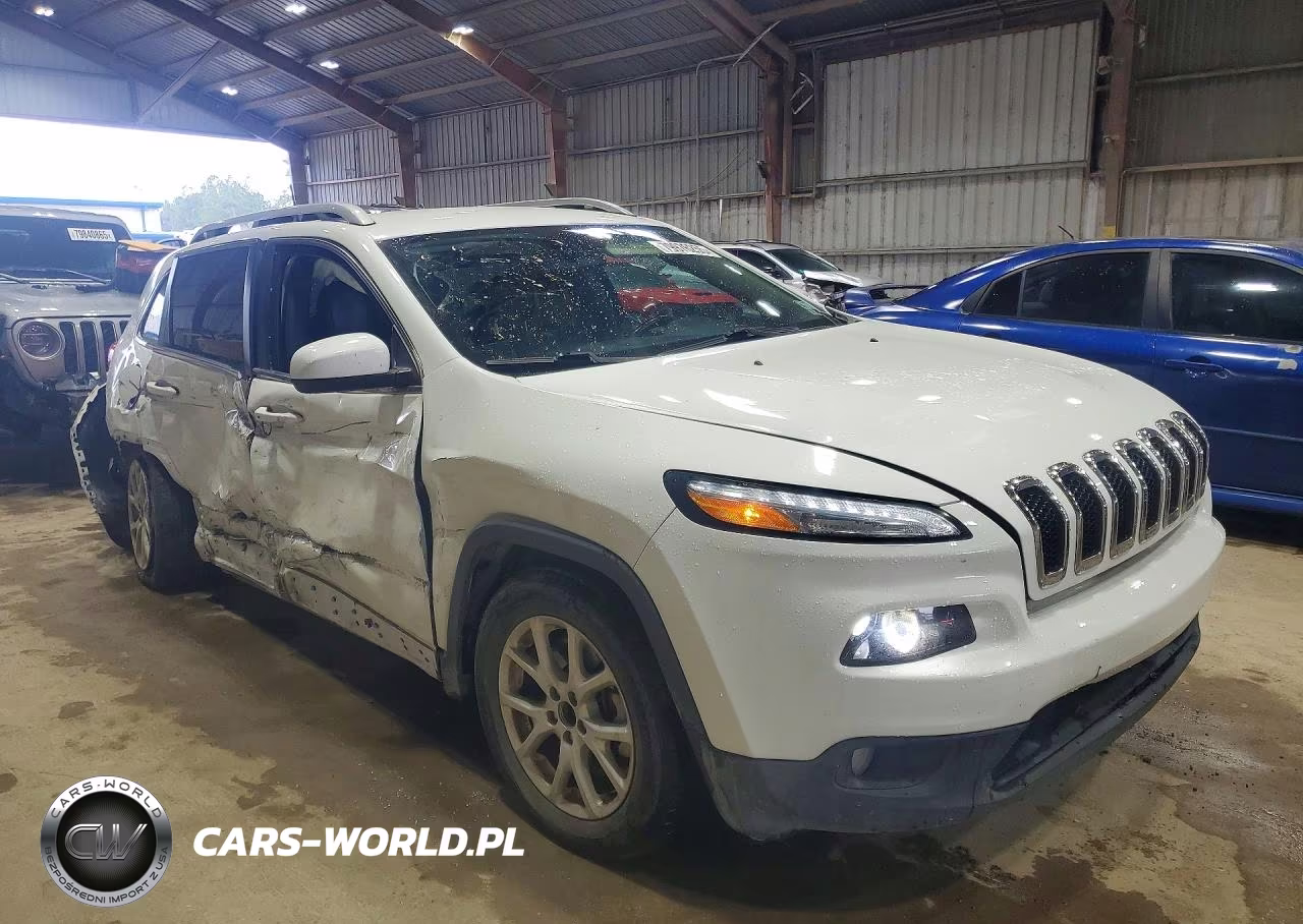 2018 Jeep Cherokee Latitude Plus VIN:1C4PJLLX7JD556628 - 4
