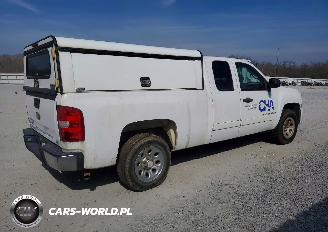 2008 Chevrolet Silverado C1500 VIN:2GCEC19C581239916 - 3