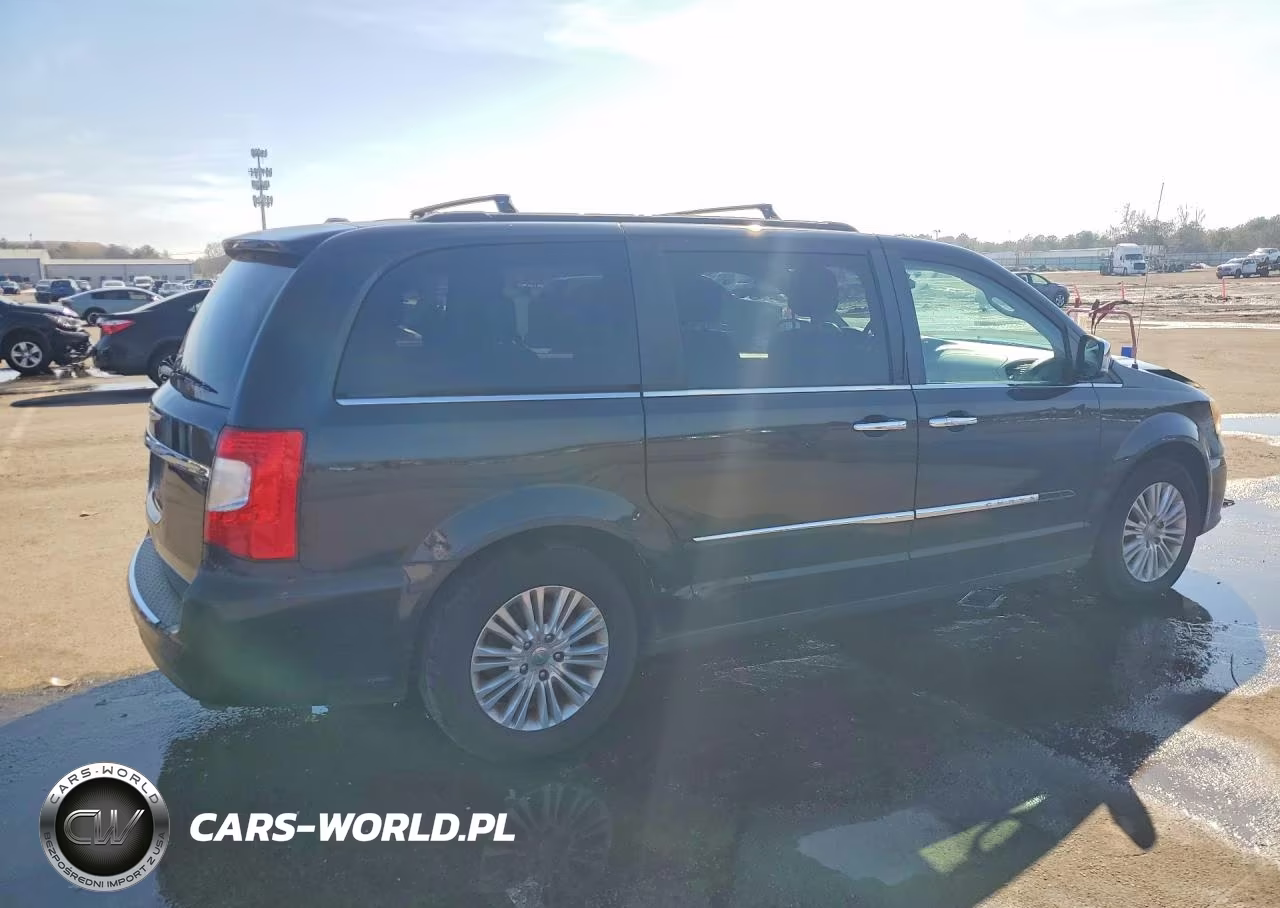 2013 Chrysler Town & Country Touring L VIN:2C4RC1CG5DR560184 - 3