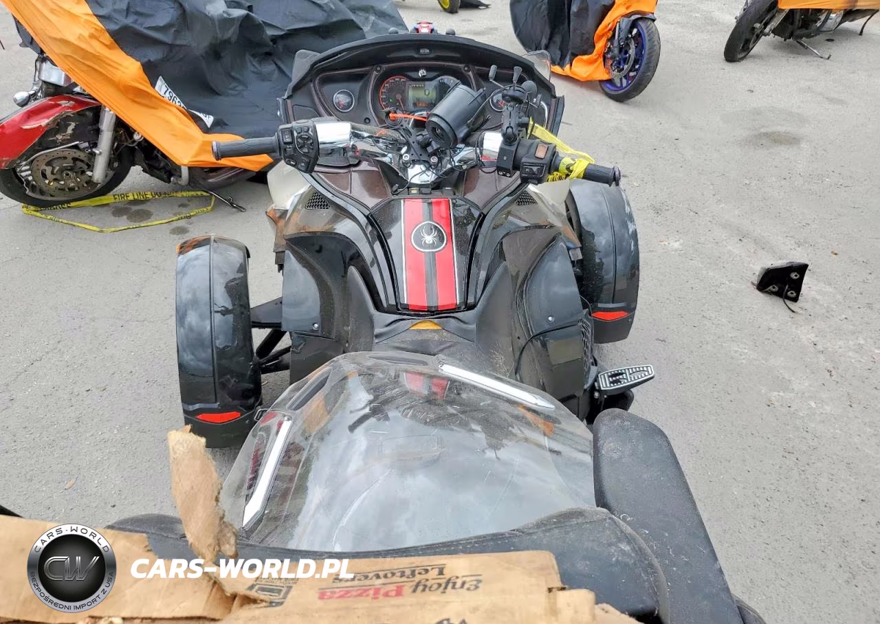 2016 Can-Am Spyder Roadster VIN:2BXNBCD24GV000149 - 6
