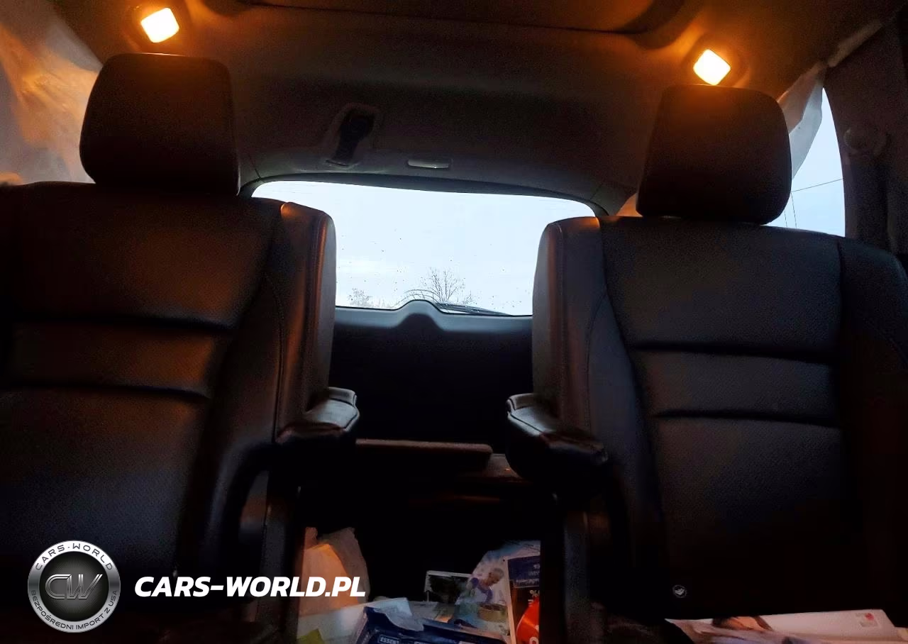 2018 Honda Pilot Elite VIN:5FNYF6H0XJB009915 - 10