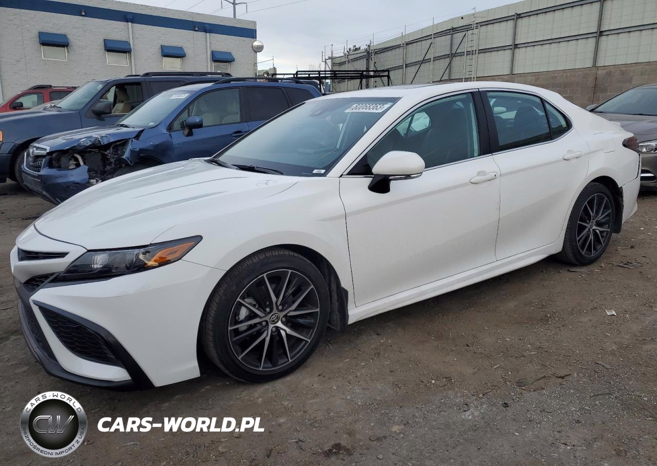 TOYOTA CAMRY NIGH
