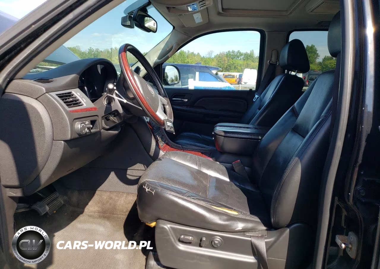2008 Cadillac Escalade Luxury VIN:1GYFK63858R130592 - 7