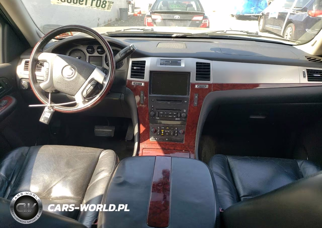 2008 Cadillac Escalade Luxury VIN:1GYFK63858R130592 - 8