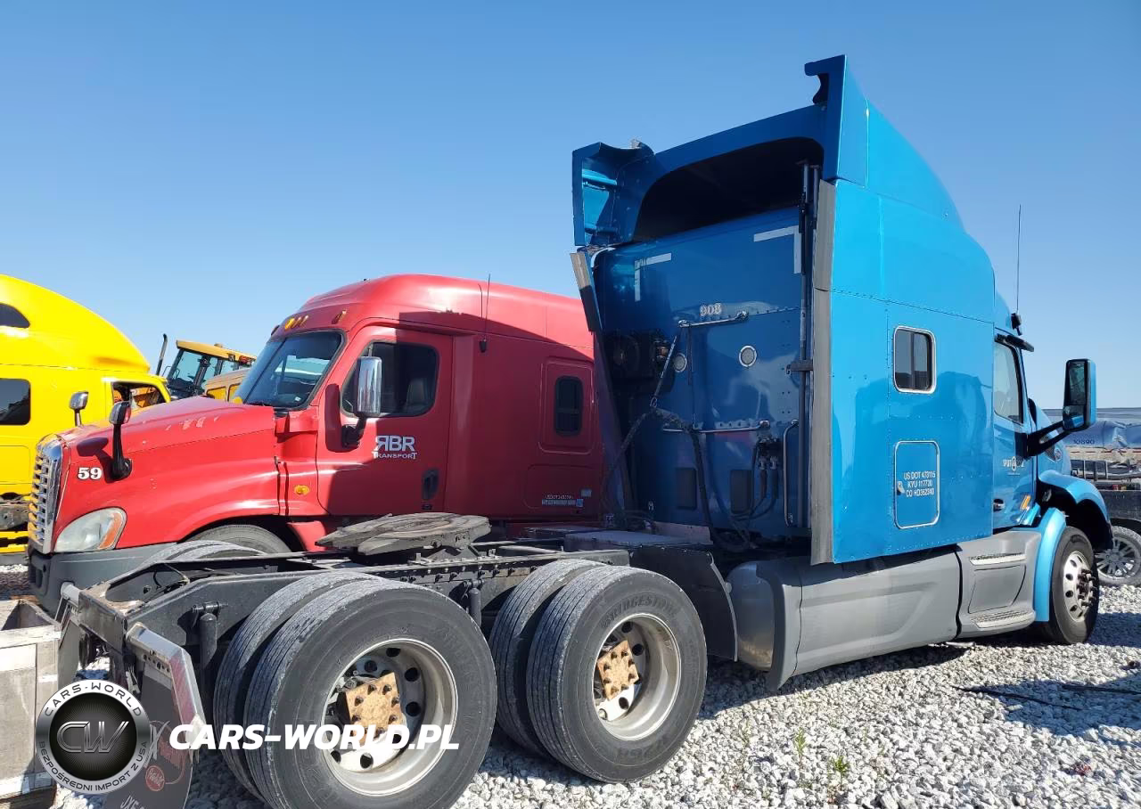 2017 Peterbilt 579 Semi Truck VIN:1XPBD49X2HD362340 - 4
