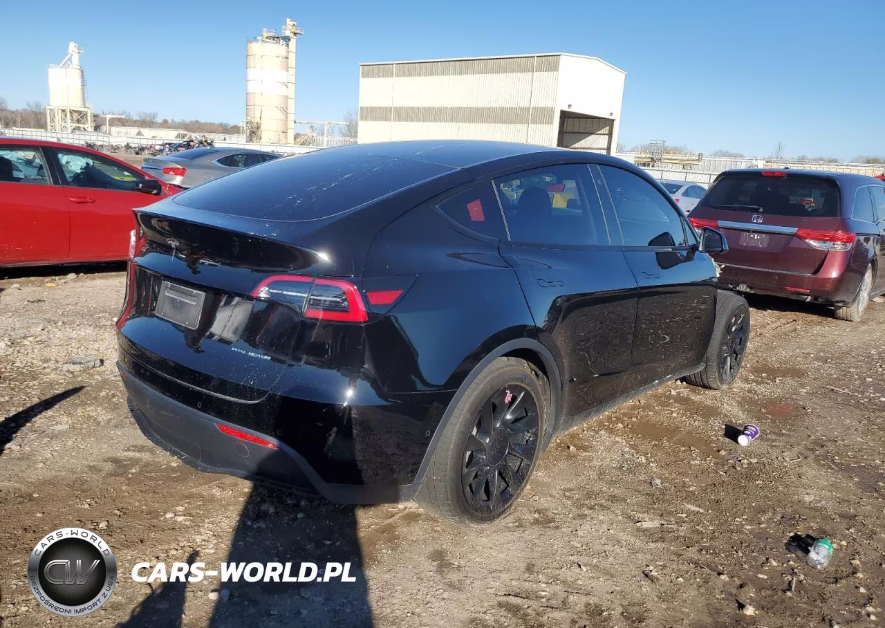 2020 Tesla Model Y VIN:5YJYGDEE4LF025709 - 3
