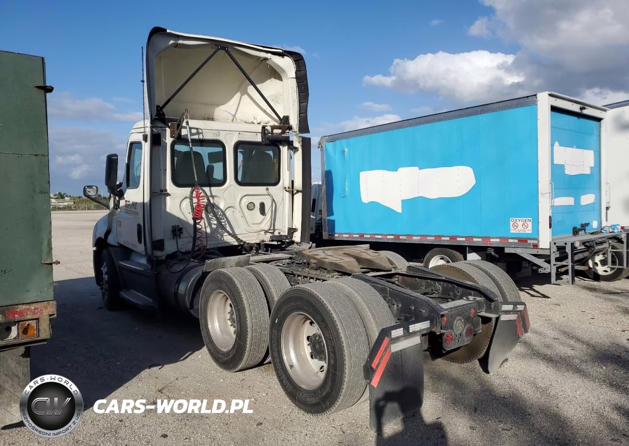 2018 Freightliner Cascadia 126 VIN:3AKJHLDV1JSJT7952 - 3