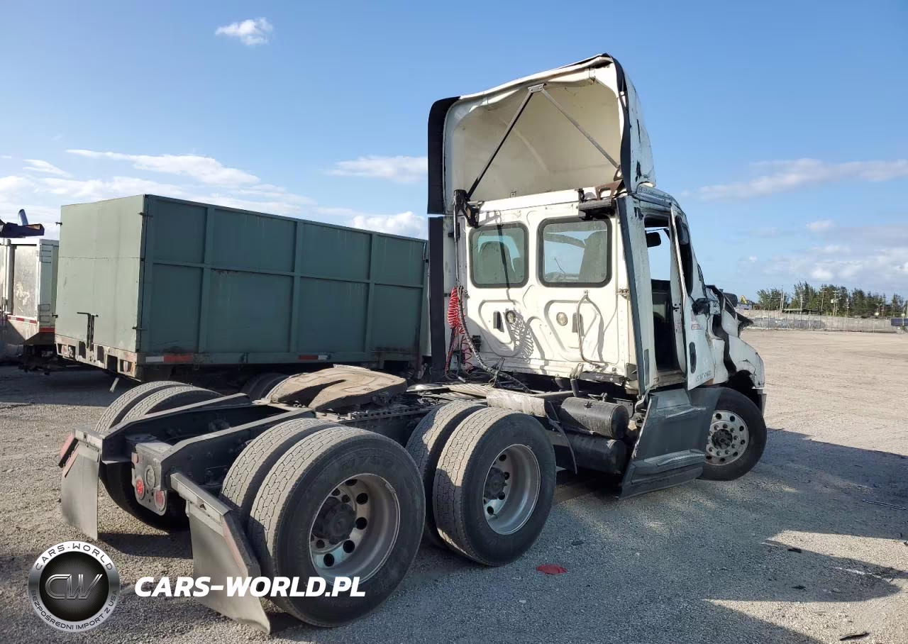 2018 Freightliner Cascadia 126 VIN:3AKJHLDV1JSJT7952 - 4