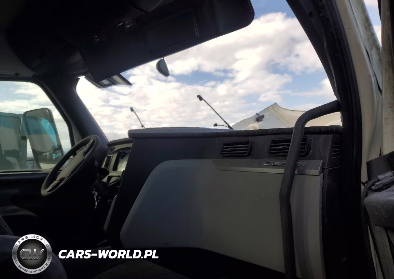 2018 Freightliner Cascadia 126 VIN:3AKJHLDV1JSJT7952 - 5
