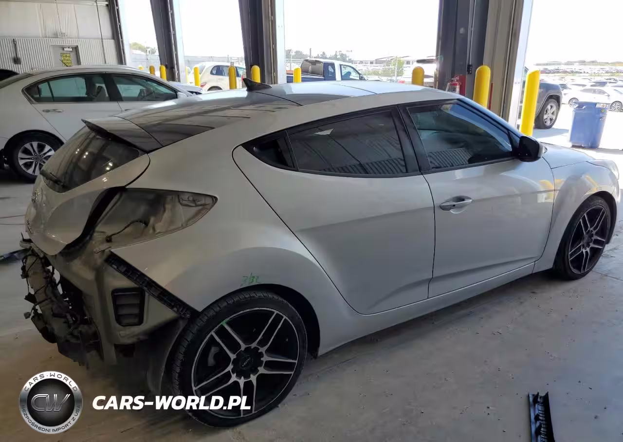 2013 Hyundai Veloster VIN:KMHTC6AD6DU146244 - 3