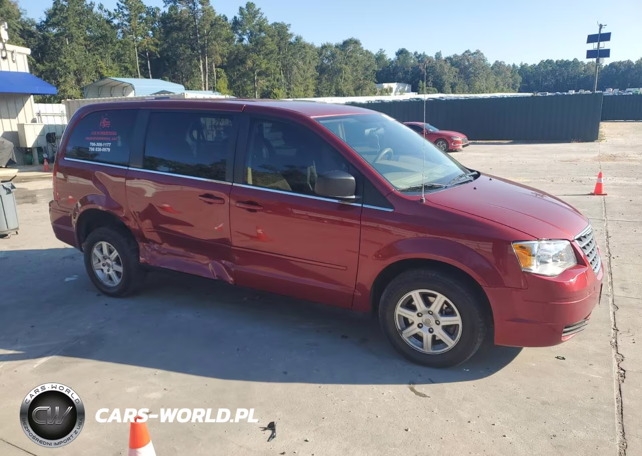 2010 Chrysler Town & Country Lx VIN:2A4RR2D10AR330346 - 4
