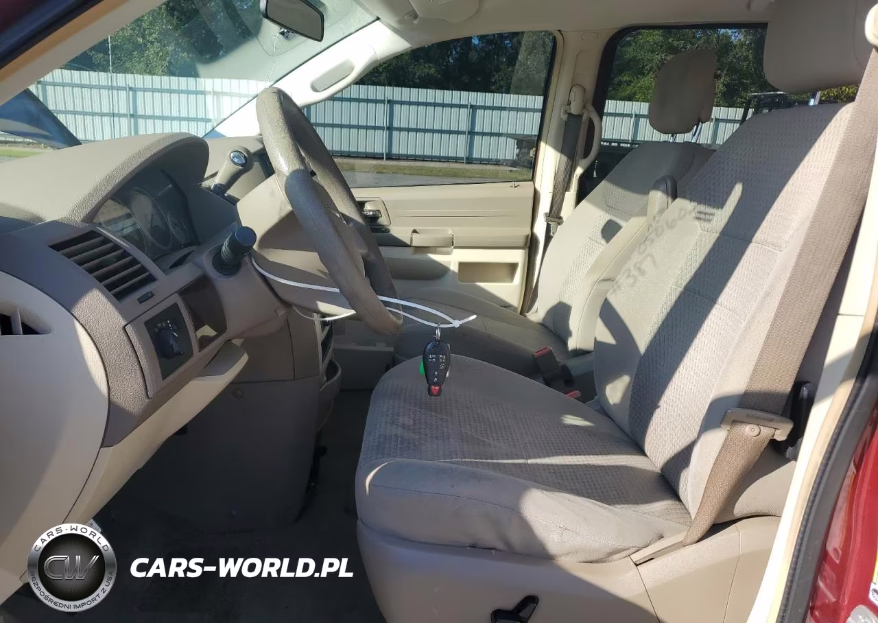 2010 Chrysler Town & Country Lx VIN:2A4RR2D10AR330346 - 7