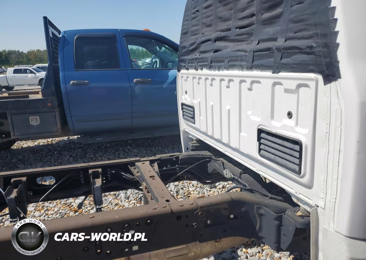 2018 Ford F550 Super Duty VIN:1FDUF5HT2JEC18467 - 10