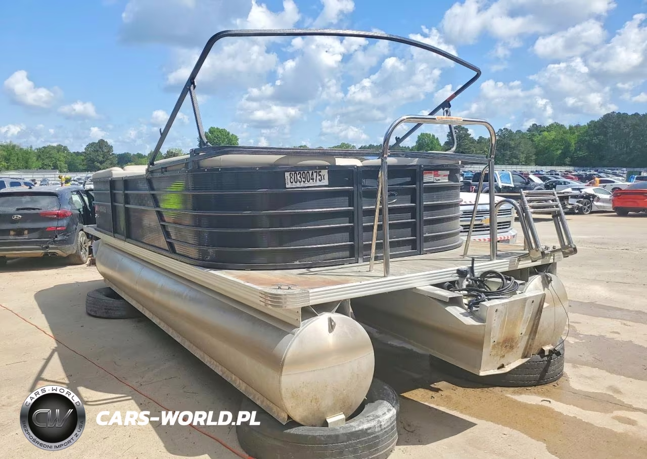2021 Crestliner Boat
