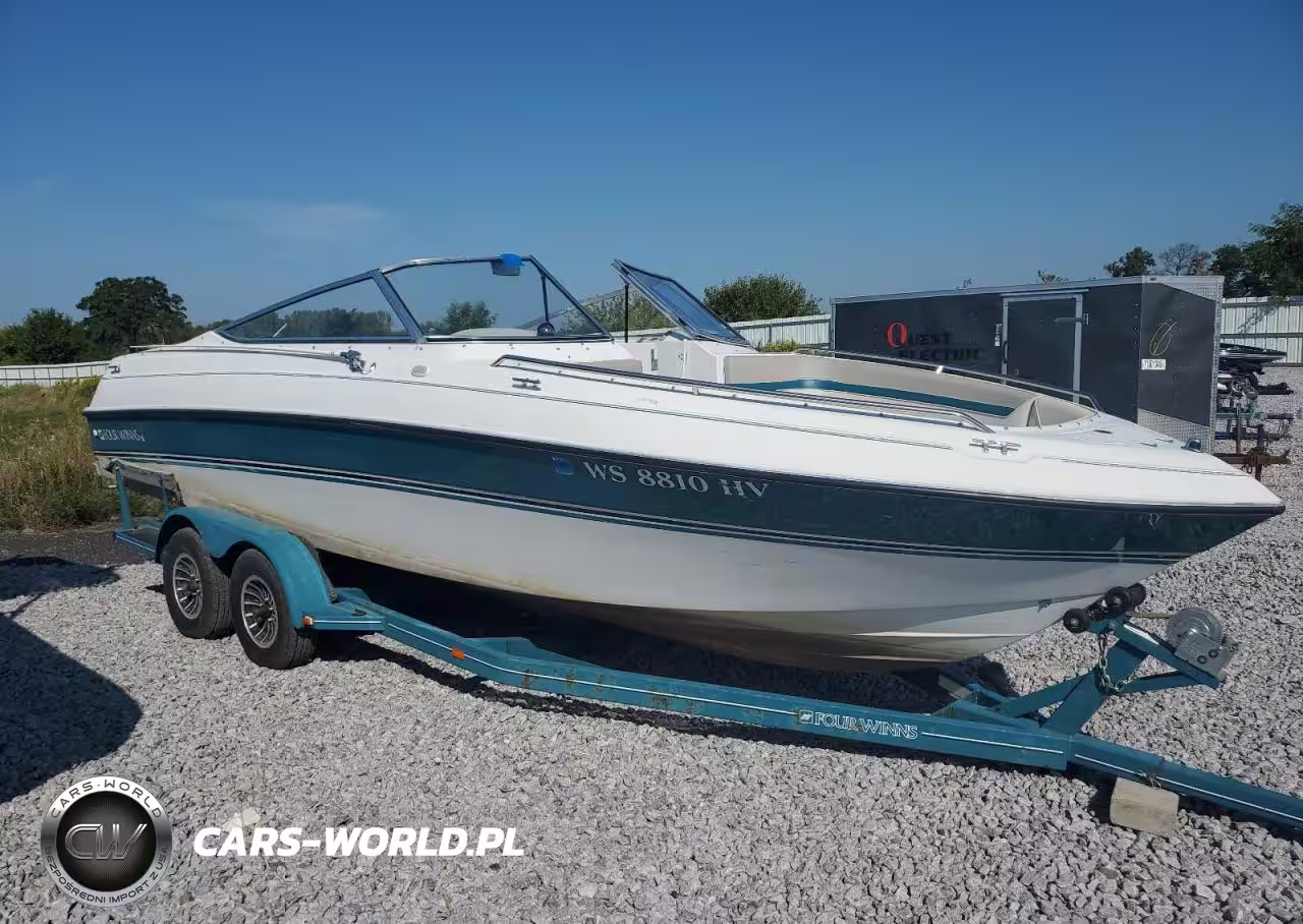 1993 Four Winns Boat